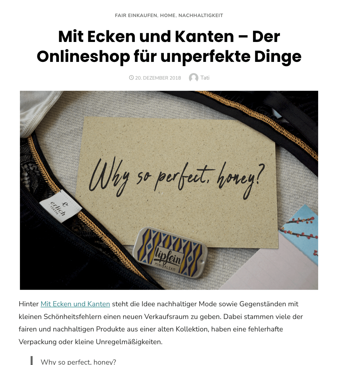 Karte mit der Aufschrift "Why so perfect, honey?" in einer geöffneter Tasche mit Balsamdose und Karten.