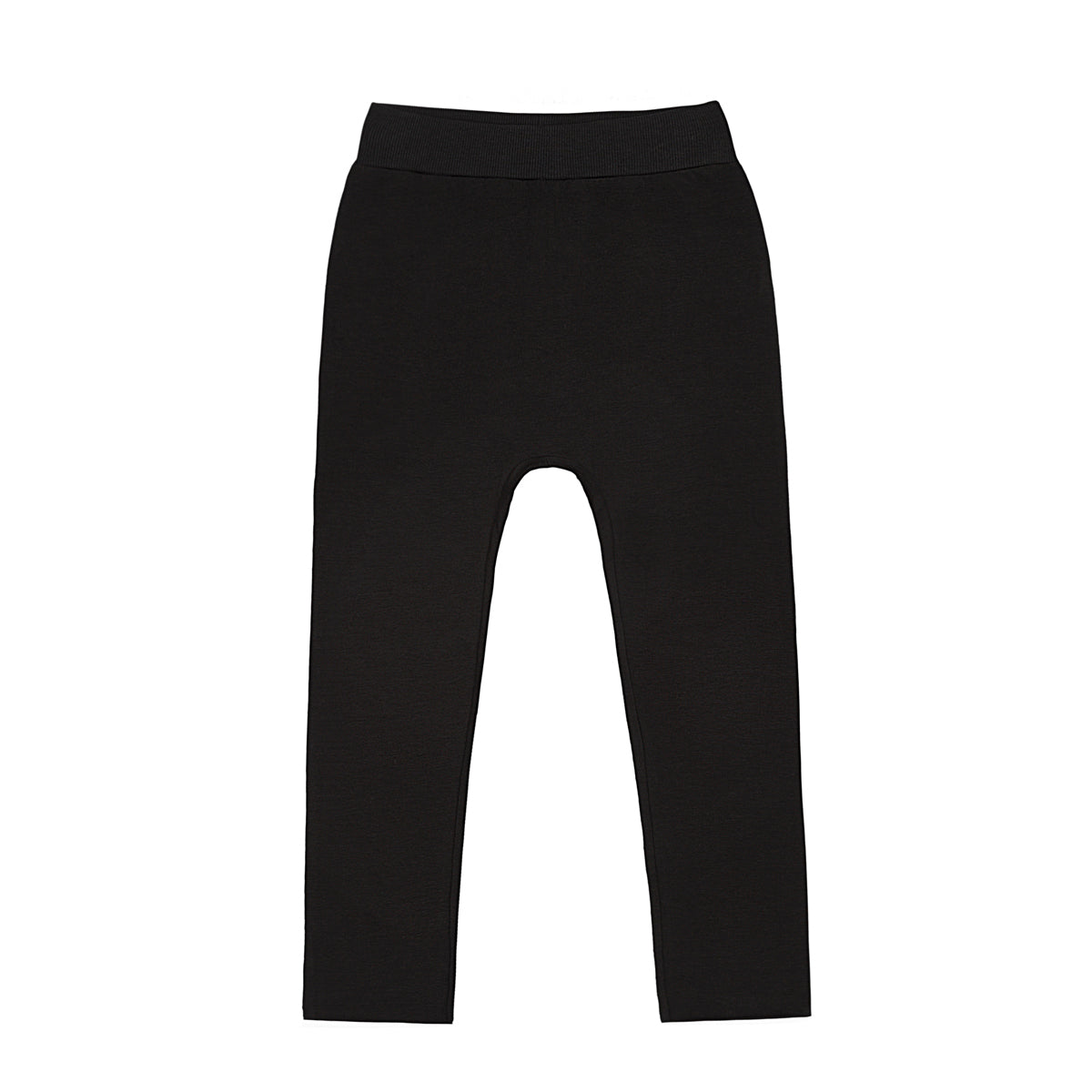 Ein Paar schlichte schwarze Leggings mit einem elastischen Bund, flach auf weißem Hintergrund.