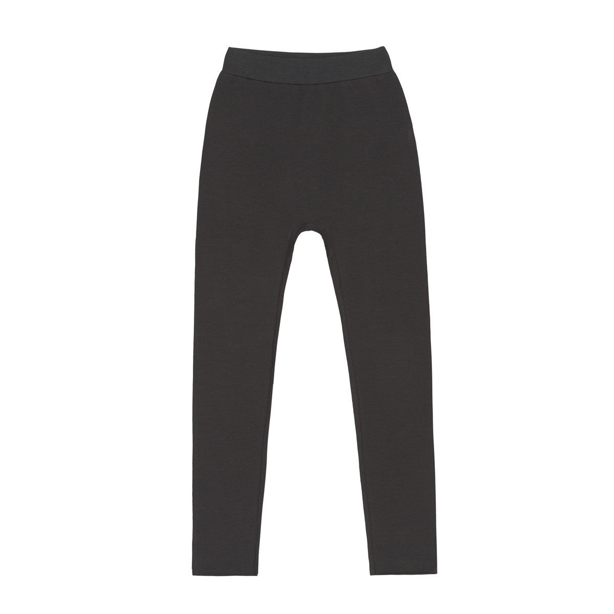 Ein Paar schlichter schwarzer Leggings auf weißem Grund, die ein einfaches, durchgehendes Design mit einem elastischen Bund aufweisen.