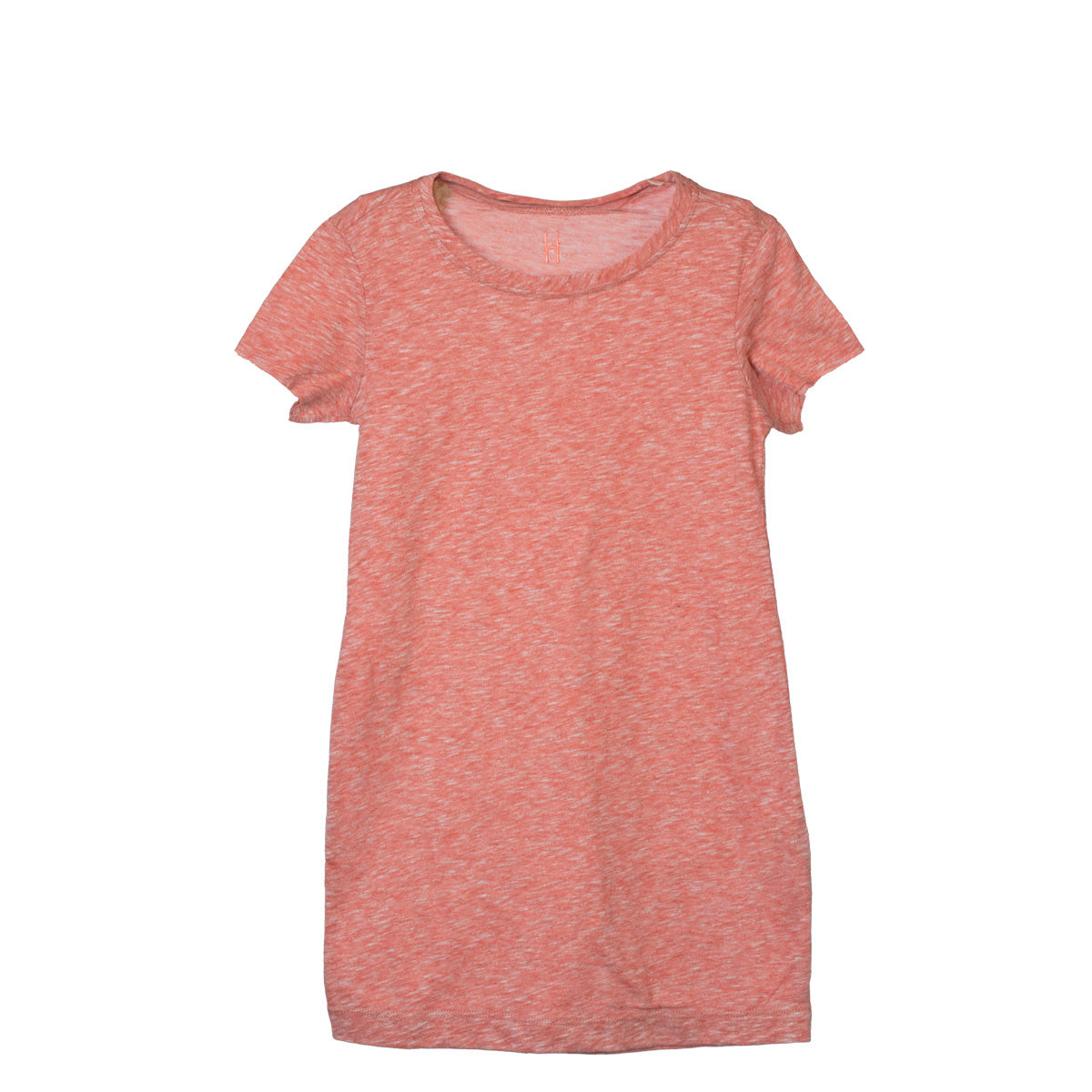 Kurzärmeliges Kleid in Korallenrosa mit Rundhalsausschnitt, flach auf weißem Hintergrund.