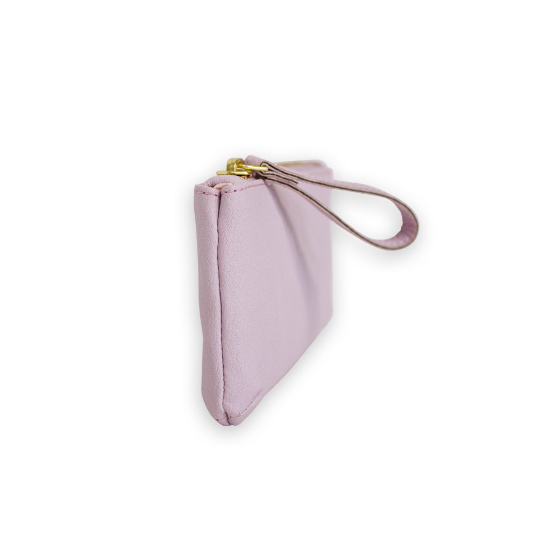 Kleine, fliederfarbene Tasche mit Handgelenkschlaufe, seitlich betrachtet, auf weißem Hintergrund.