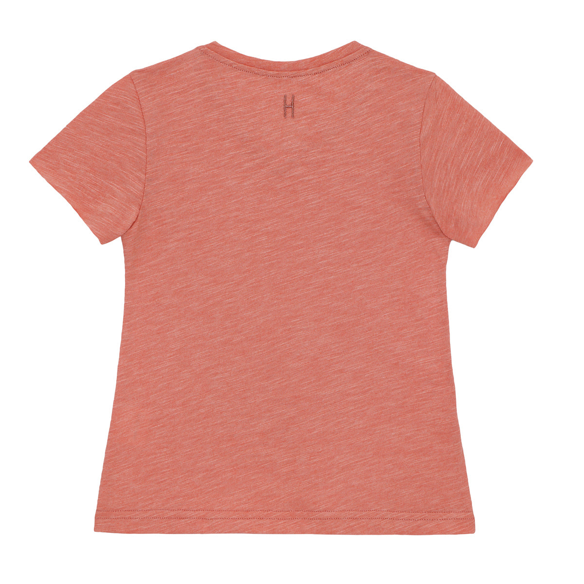 Rückenansicht eines kurzärmeligen, lachsfarbenen T-Shirts mit einem kleinen H-Logo oben in der Mitte unterhalb des Halsausschnitts.