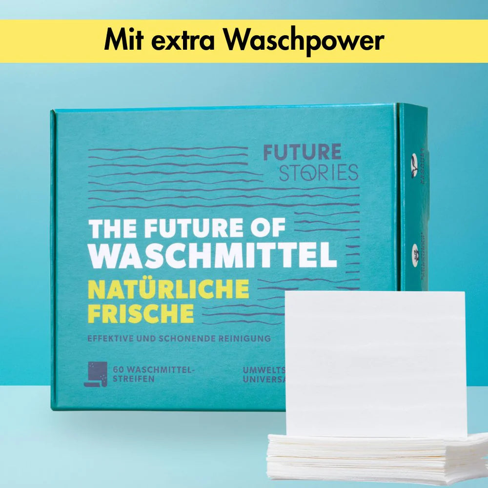Eine türkisfarbene Schachtel mit der Aufschrift The Future of Waschmittel Natürliche Frische mit weißen Waschmittelstreifen auf der Vorderseite. Der deutsche Text darüber lautet Mit extra Waschpower auf gelbem Hintergrund.