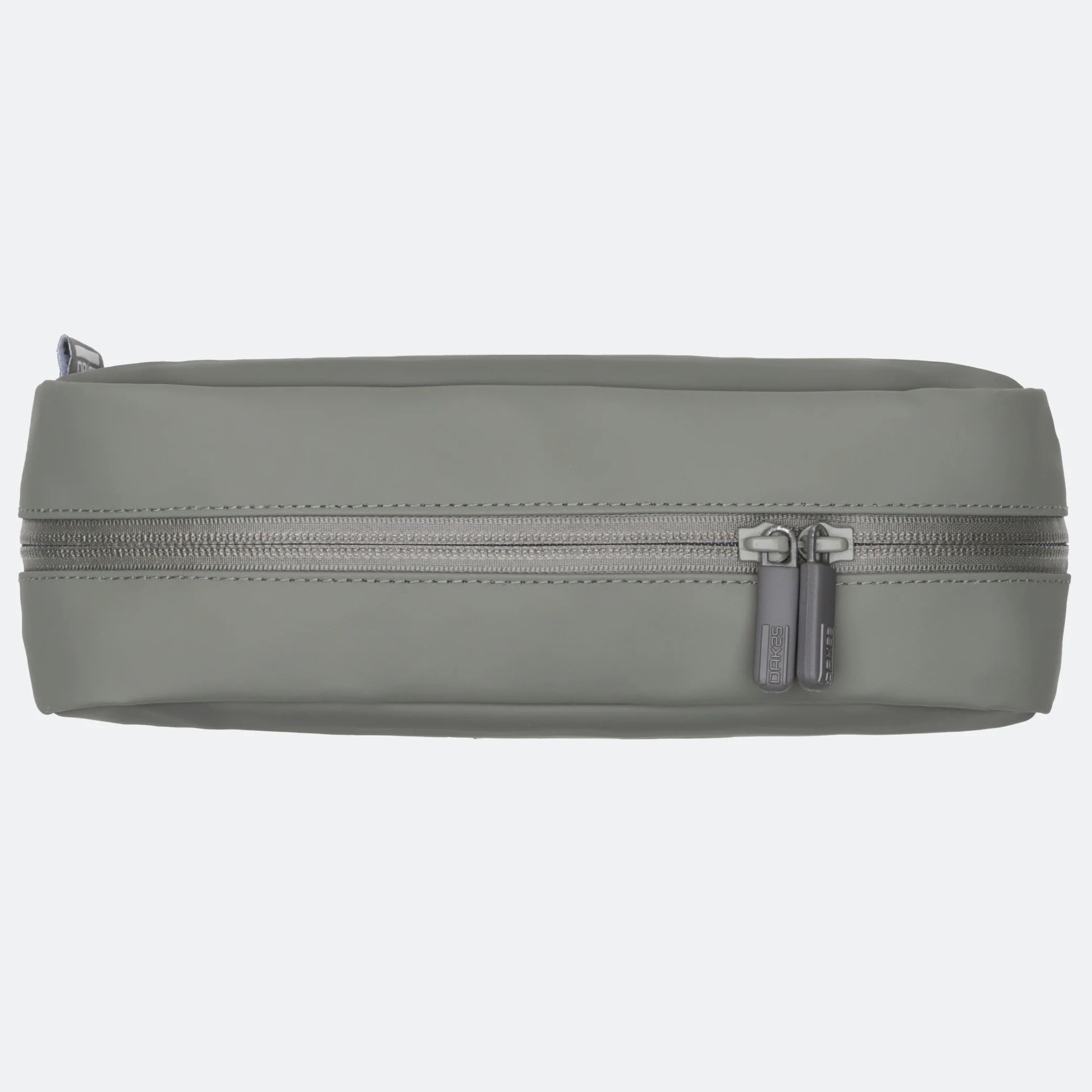 Eine rechteckige, olivgrüne Reißverschlusstasche mit zwei Reißverschlüssen, von der Seite gesehen vor einem schlichten hellen Hintergrund.