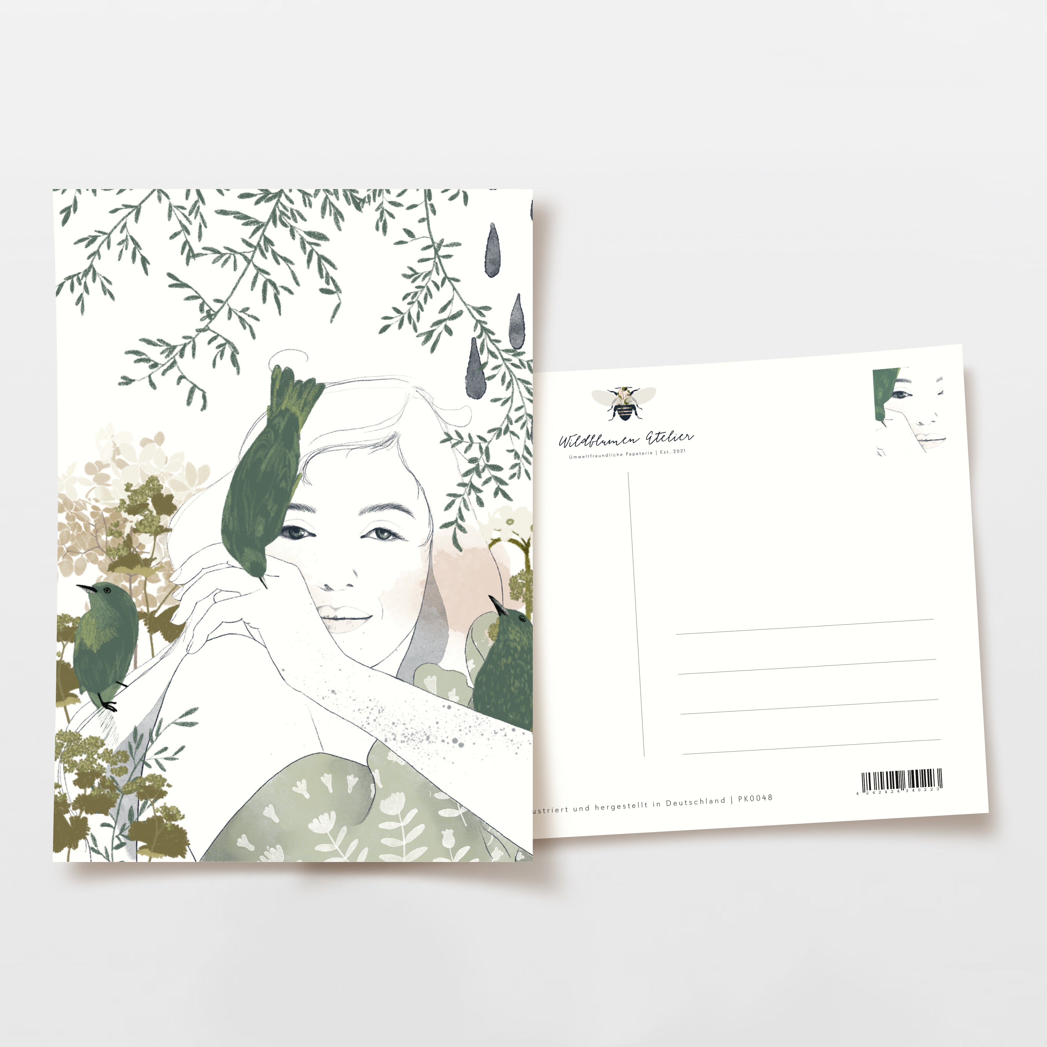 Illustration einer Frau mit Grünen Vögeln und Pflanzen, daneben eine leere Rückseite einer Postkarte.