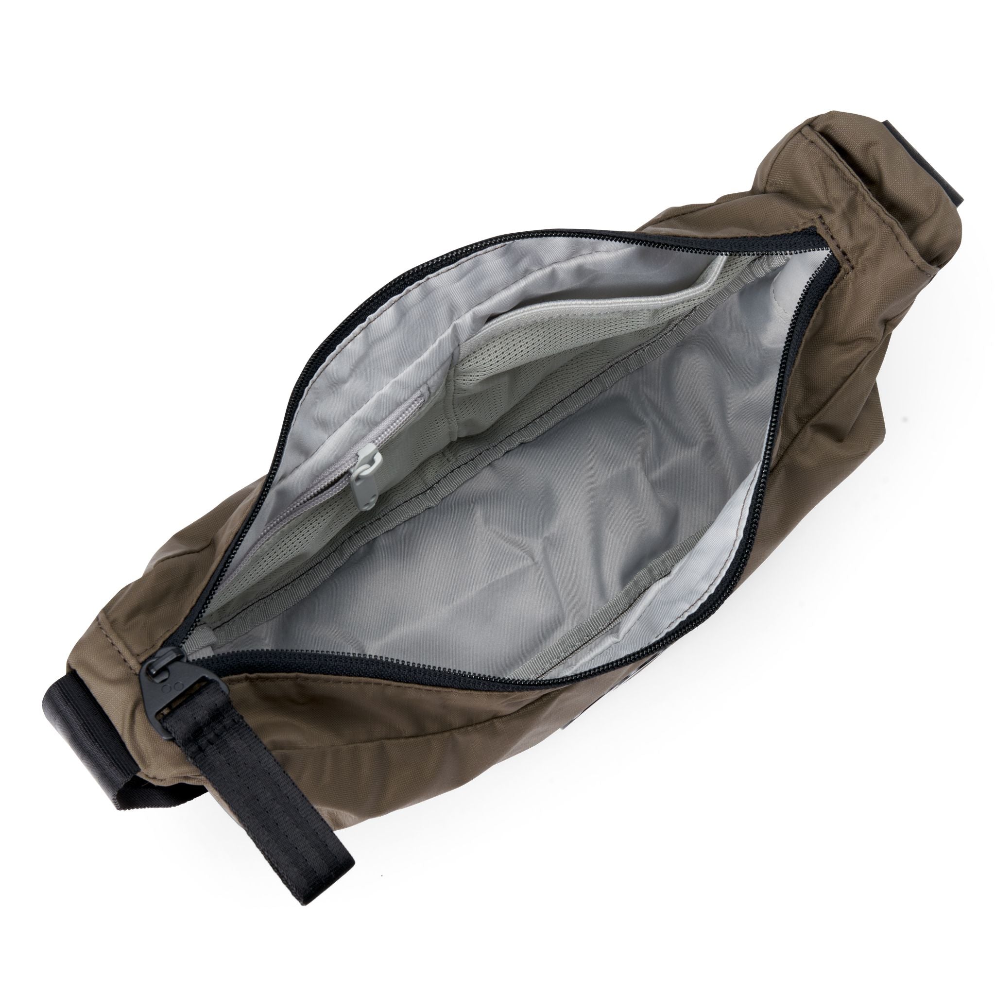 Geöffnete braune Gürteltasche mit grauem Innenfutter und sichtbarem Reißverschluss, zeigt leere Innentasche.