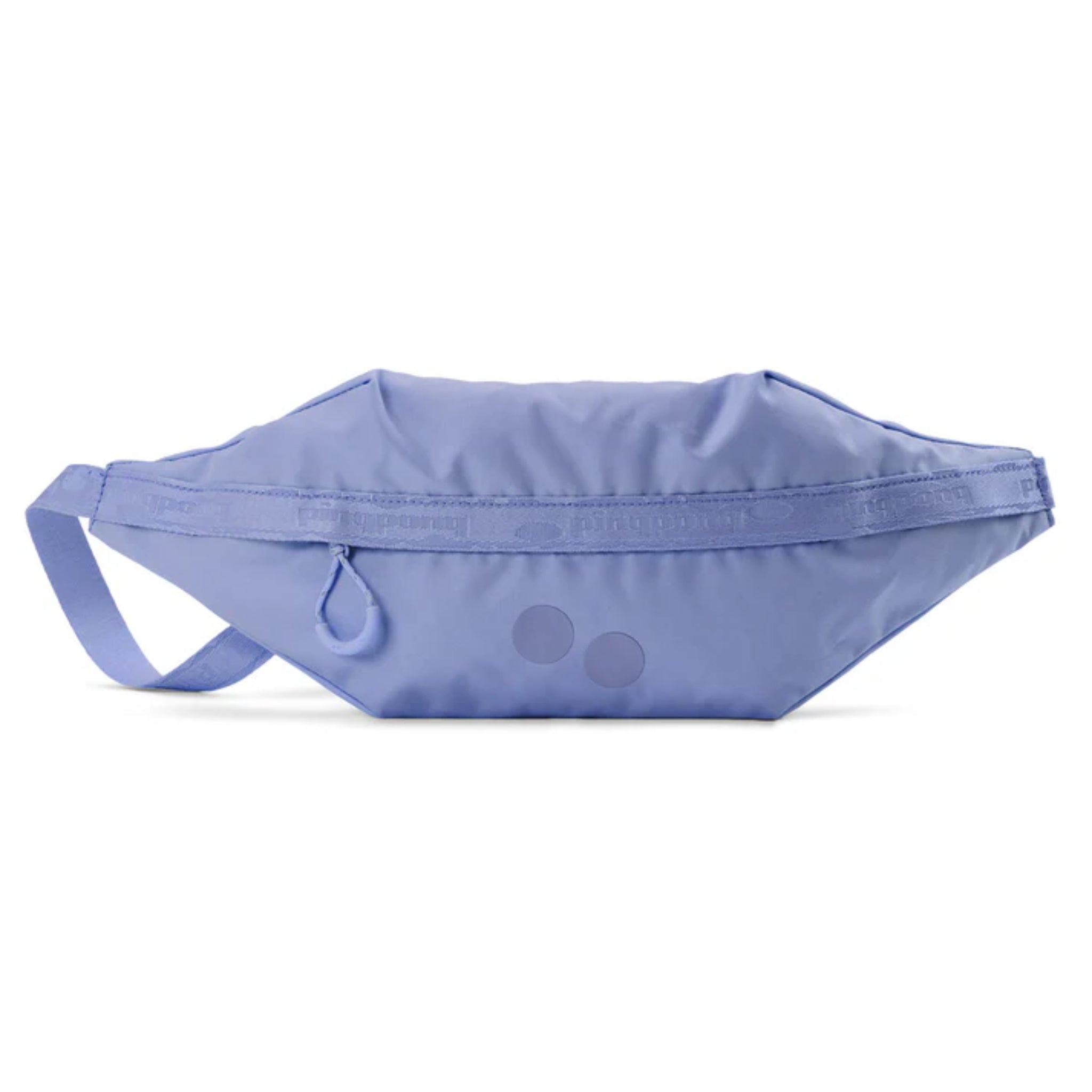 Eine hellviolette Hüfttasche mit einem Reißverschluss, zwei kleinen kreisförmigen Motiven auf der Vorderseite und einem verstellbaren Riemen auf der linken Seite.