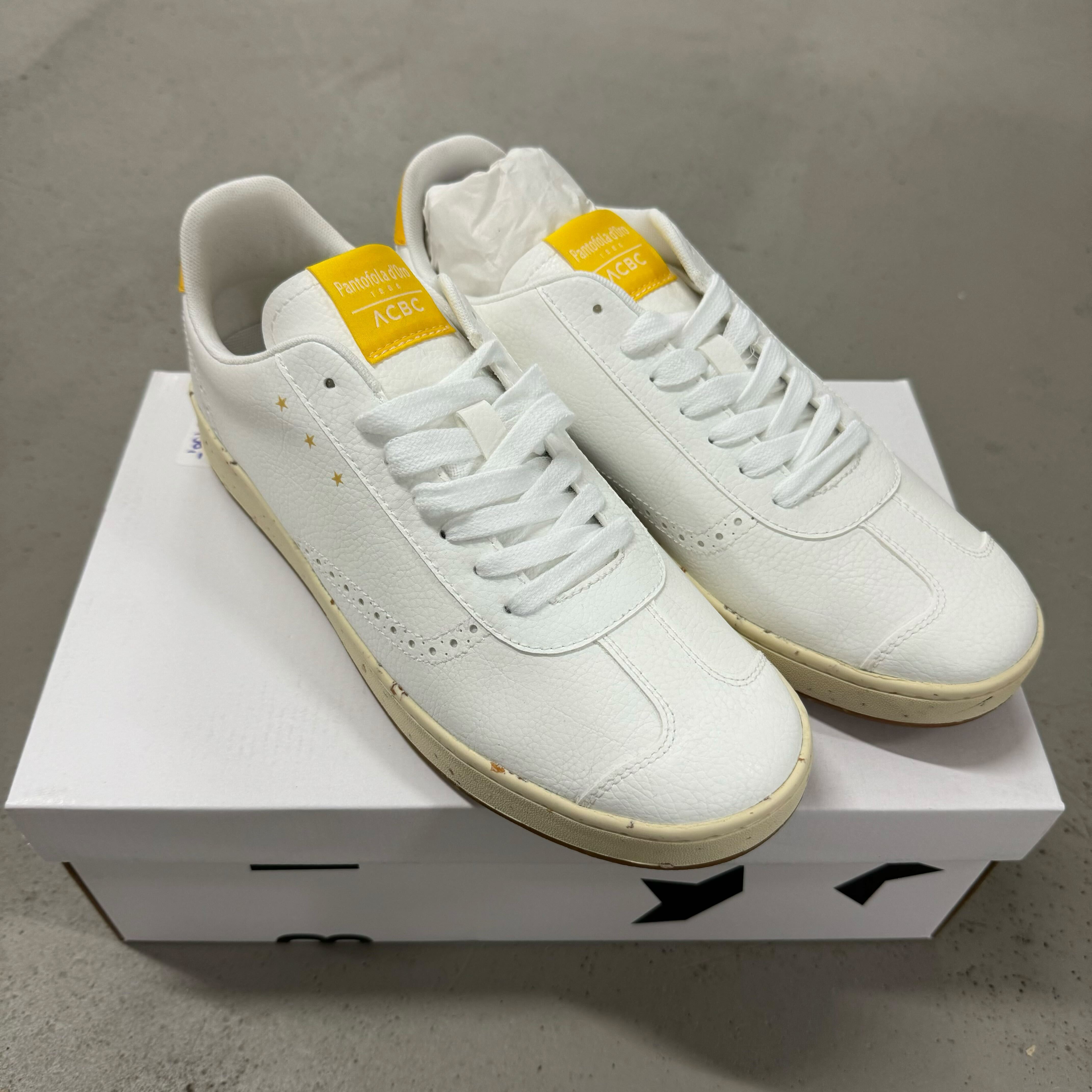Pantofolo d'oro x ACBC Sneaker Weiß Gelb