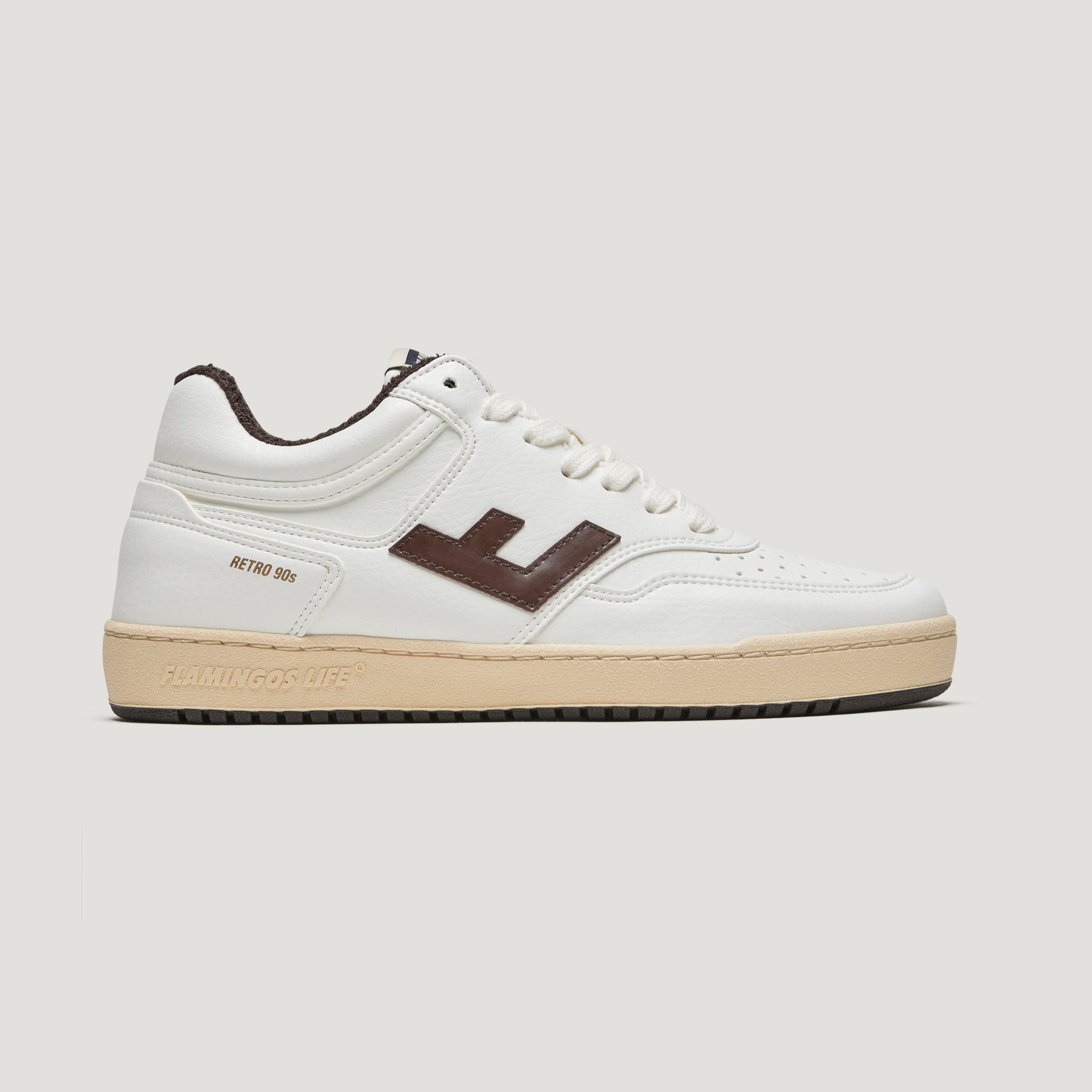 Weißer Retro-Sneaker mit braunen Details und beiger Sohle, seitlich beschriftet mit "Retro 90s" und "Flamingos Life".