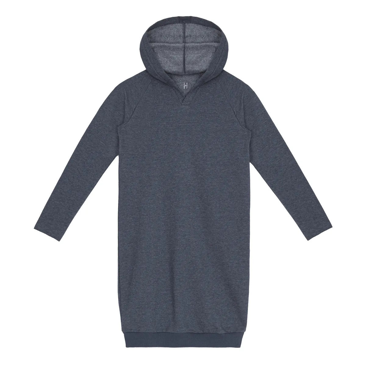 Ein langärmeliges, dunkelgraues Sweatshirt-Kleid mit Kapuze, das flach auf einem weißen Hintergrund liegt. Das Kleid hat eine lockere Passform, einen gerippten Saum und keine sichtbaren Logos oder Muster.