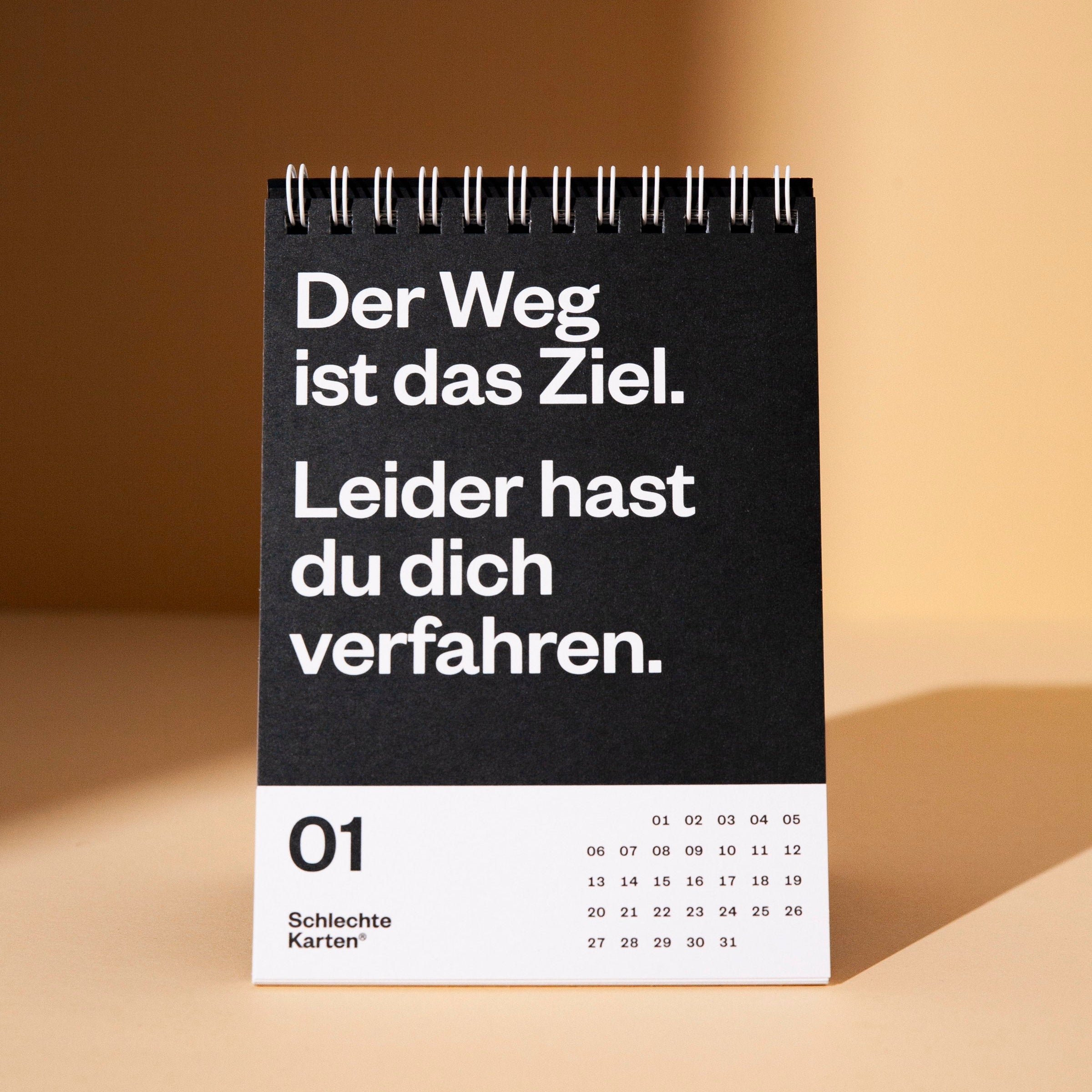 Kalender mit Zitat: "Der Weg ist das Ziel. Leider hast du dich verfahren." und Datum im Januar.