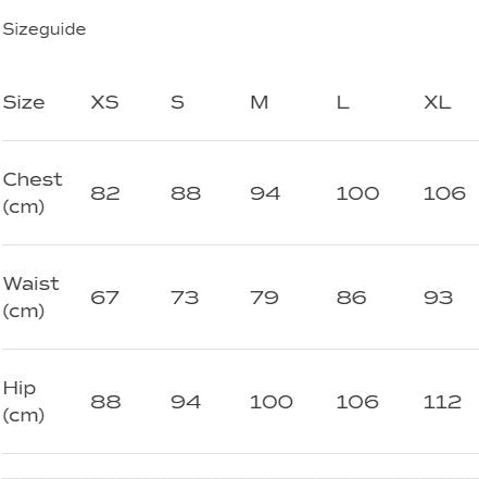 Größentabelle zeigt Maße in cm: Brust, Taille und Hüfte für Größen XS bis XL.