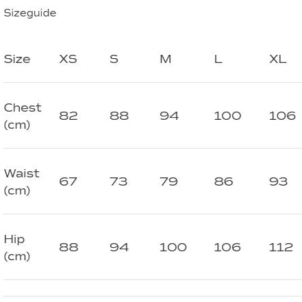 Größentabelle mit Maßen für Brust, Taille und Hüfte in cm für Größen XS bis XL.