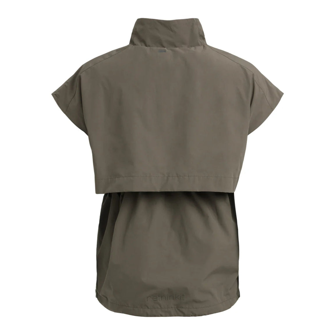 Rückansicht einer khakifarbenen ärmellosen Jacke mit hohem Kragen und weitem Schnitt.