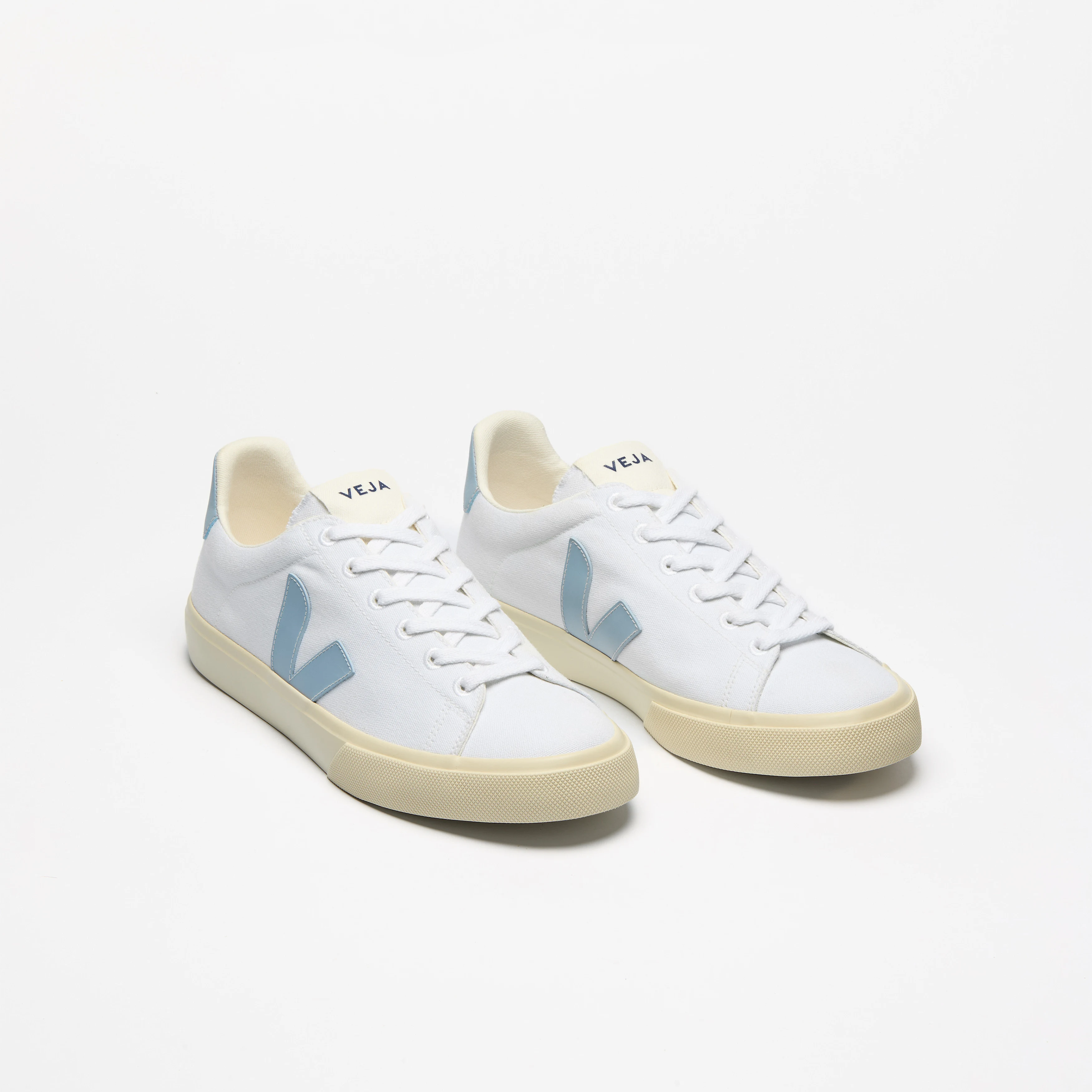 VEJA Campo Canvas White Steel