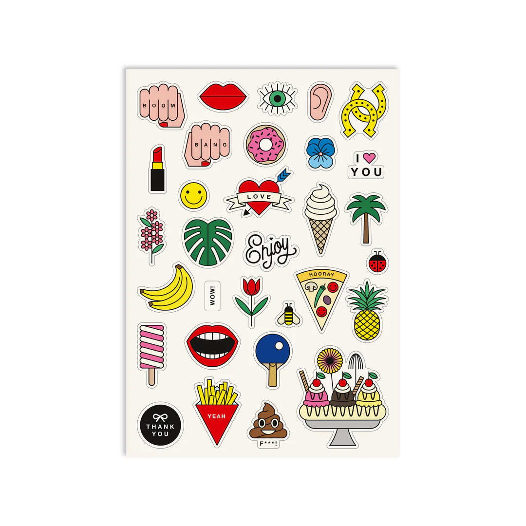 Ein Bogen mit farbenfrohen Aufklebern mit verschiedenen Motiven, darunter Lippen, Fäuste, Ananas, Palmen, Lippenstift, Donuts, Eiscreme, Bananen, ein Regenbogen, eine Dankesschleife und Herzen mit Sätzen wie "LOVE" und "ENJOY".