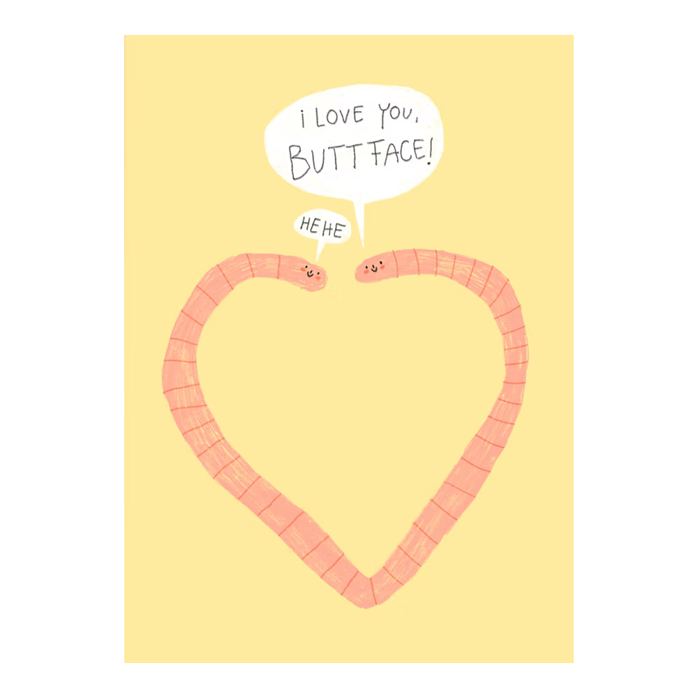 Zwei lächelnde Würmer formen ein Herz und tauschen Neckereien aus, mit Sprechblasen über ihnen.