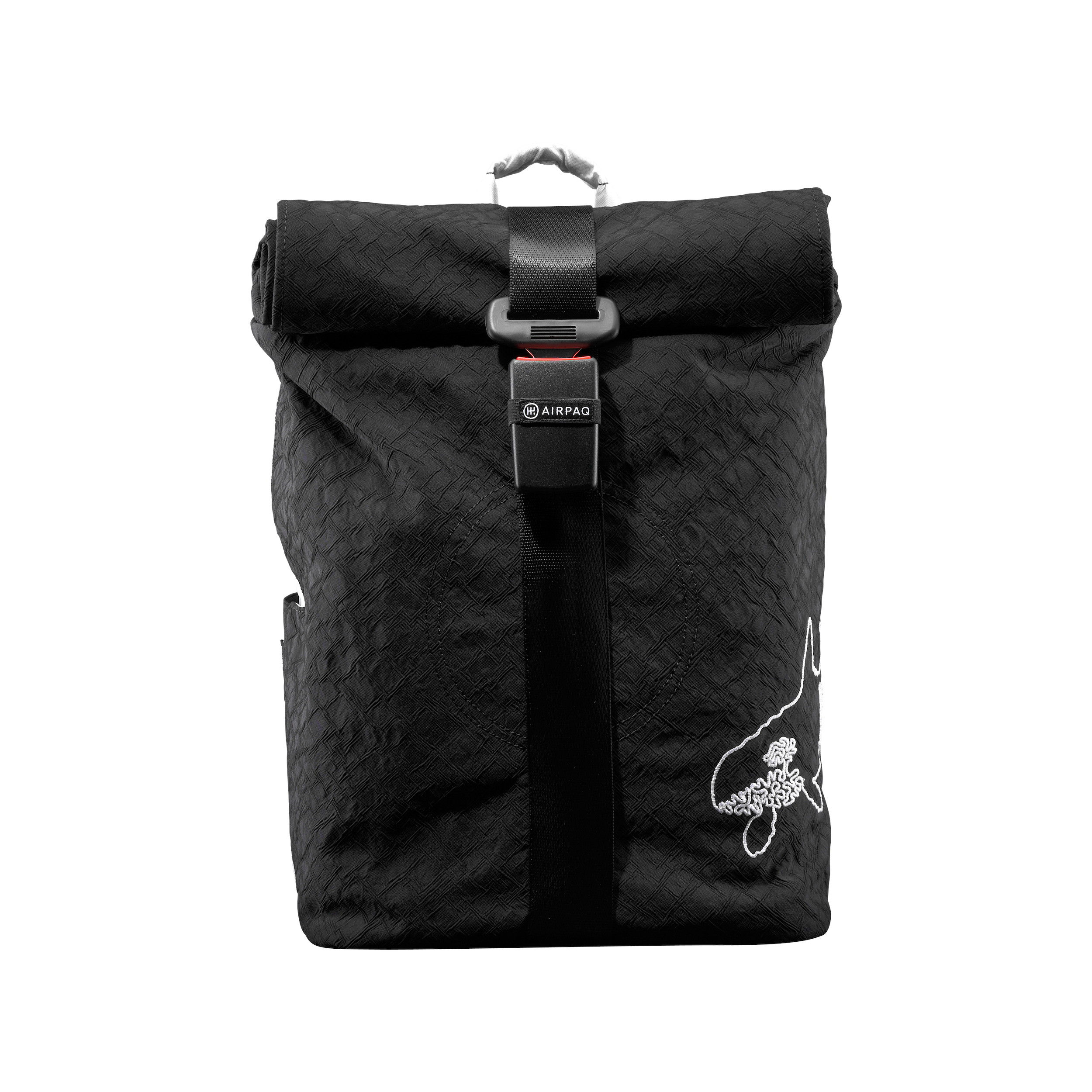 Schwarzer Rolltop-Rucksack mit dezentem Strukturmuster, weißer Tiergrafik und Blumendetail in der rechten unteren Ecke sowie schwarzem Schnallenverschluss in der oberen Mitte.