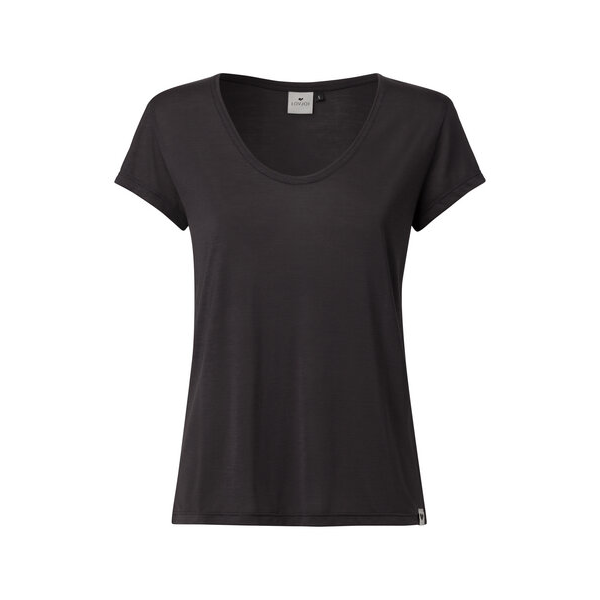 Schwarzes T-Shirt mit Rundhalsausschnitt und kurzen Ärmeln vor einem weißen Hintergrund.