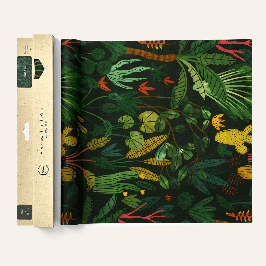 Bienenwachstuch-Rolle mit tropischem Dschungel-Muster in grünen und bunten Farbtönen, neben der Verpackung.