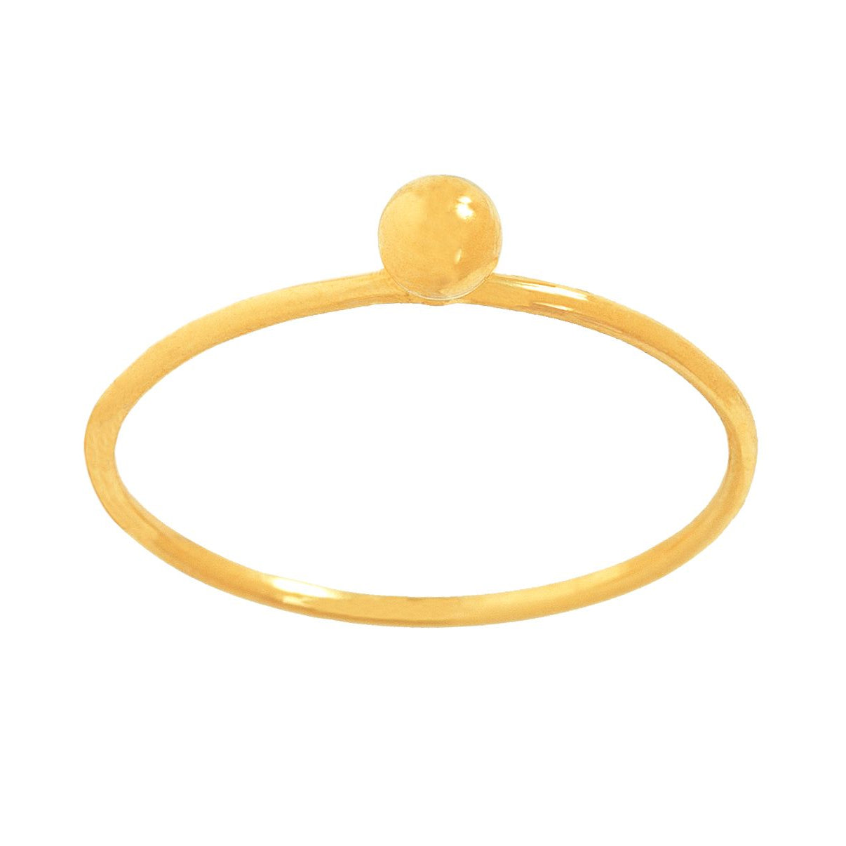 Ein schlichter Goldring mit einem dünnen Band, auf dem eine kleine, polierte Goldkugel als zentrales Motiv angebracht ist.