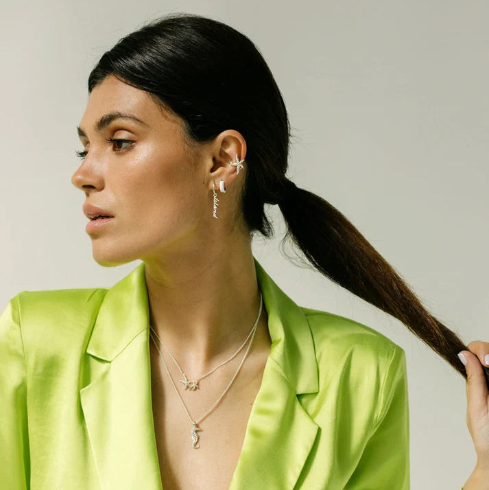 Wildthings Ohrring "White enamel huggie"