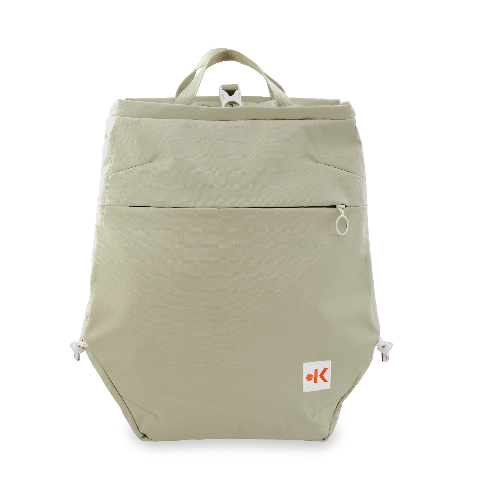 Beiger Rucksack mit Reißverschlüssen und einem kleinen Logo auf der Vorderseite.