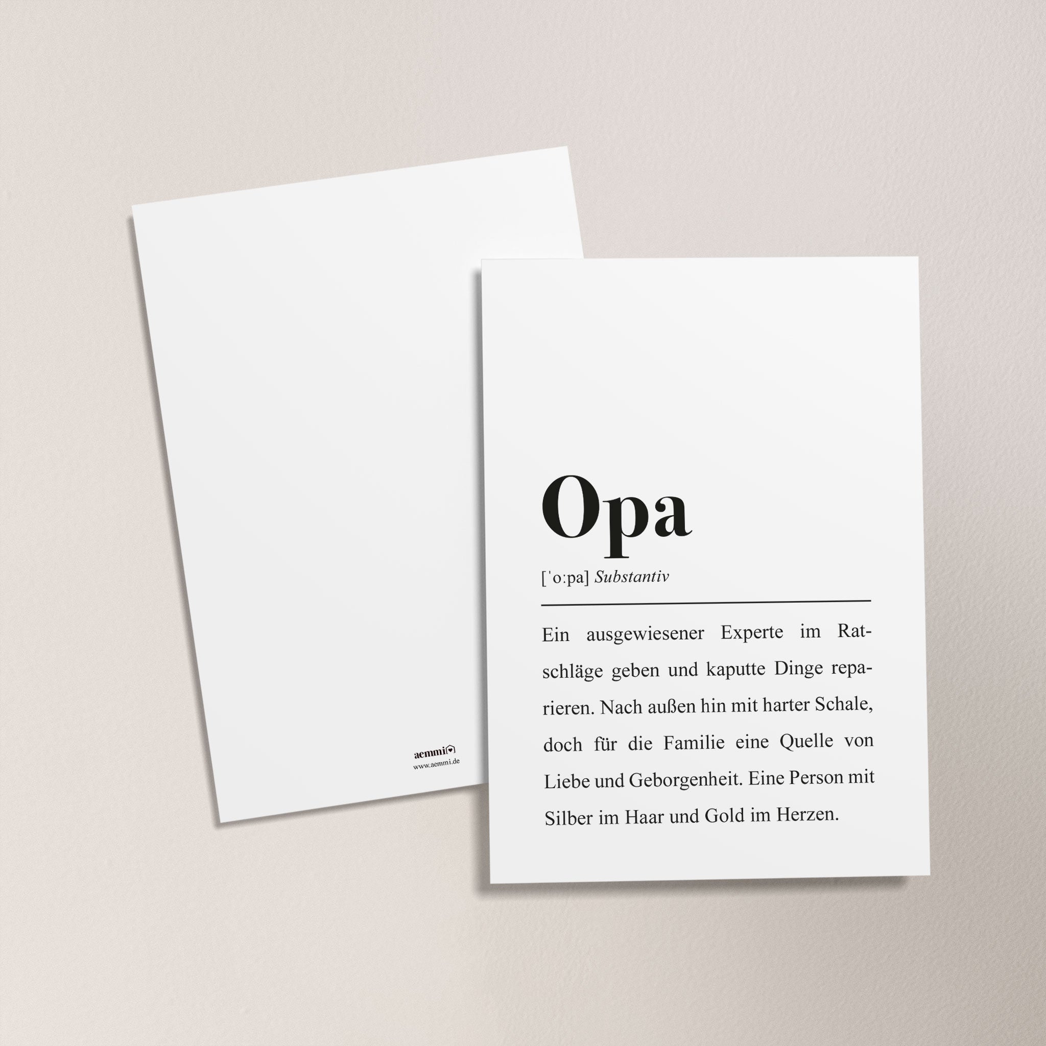 Weiße Karte mit Definition des Wortes "Opa" als ein Experte, der Ratschläge gibt, Dinge repariert und Geborgenheit bietet.