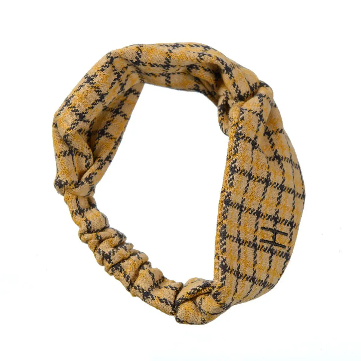 Ein gelbes Stoffstirnband mit schwarzem Karomuster und einem elastischen Abschnitt auf weißem Hintergrund.