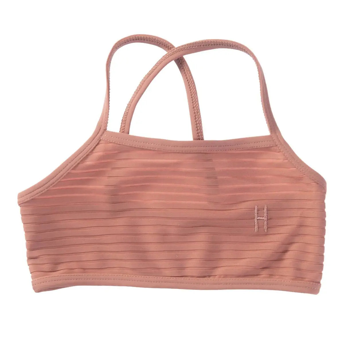 Ein gerippter, hellrosa Bralette mit dünnen, überkreuzten Trägern und einem kleinen, aufgestickten H auf der linken Seite.