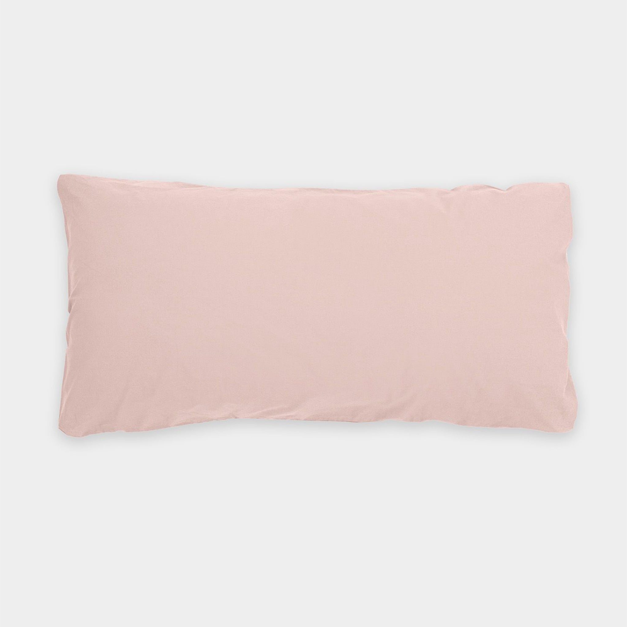 Rosa Kissen auf weißem Hintergrund.