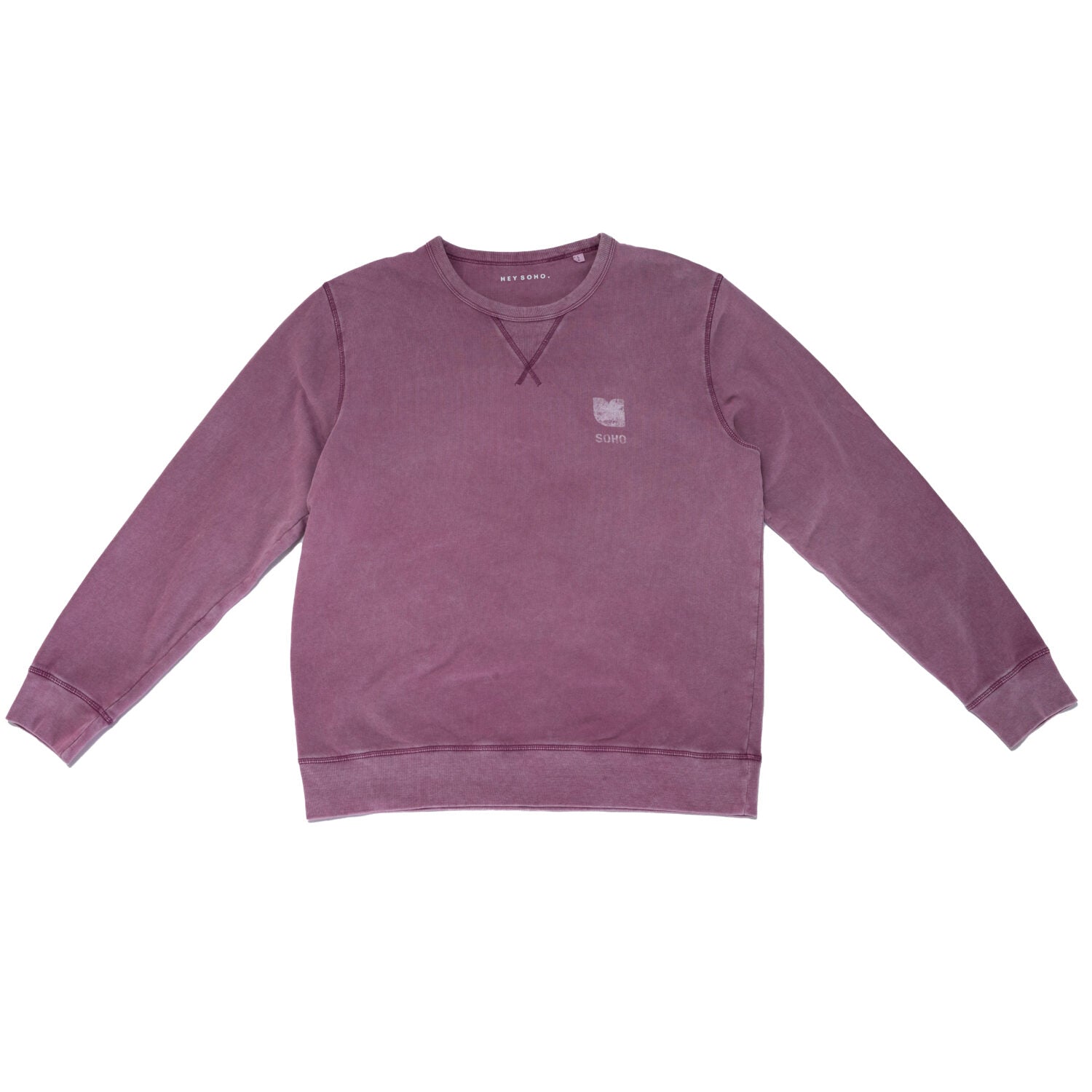 Lila Sweatshirt mit Rundhalsausschnitt und kleinem Logo auf der linken Brust.