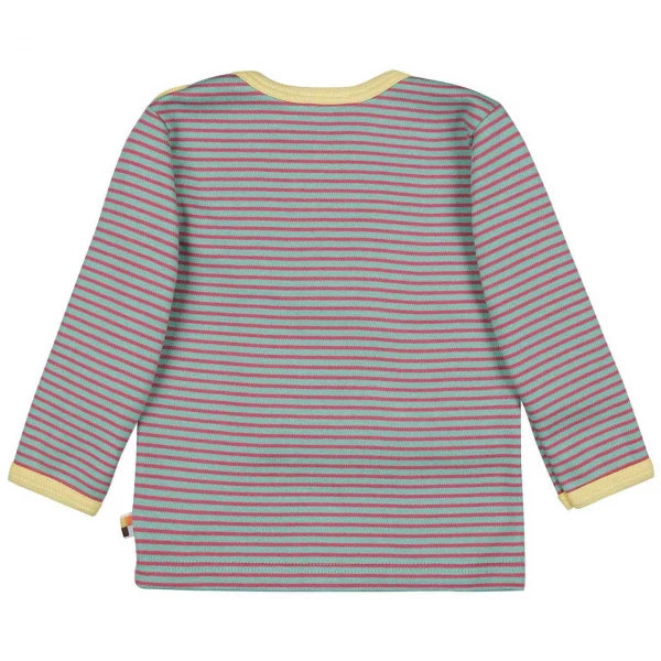 Langarmshirt mit gelben Bündchen und Streifenmuster in Blau und Rot, Rückansicht.