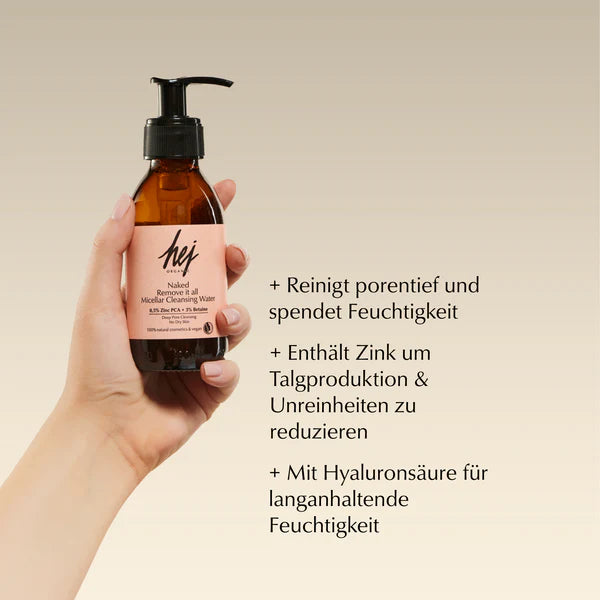 Eine Hand hält eine braune Flasche mit einer Pumpe, auf der "hej Micellar Cleansing Water" steht. Daneben sind die Vorteile aufgelistet: reinigt die Poren, spendet Feuchtigkeit, enthält Zink, um Öl und Unreinheiten zu reduzieren, und enthält Hyaluronsäure für eine lang anhaltende Feuchtigkeitsversorgung.