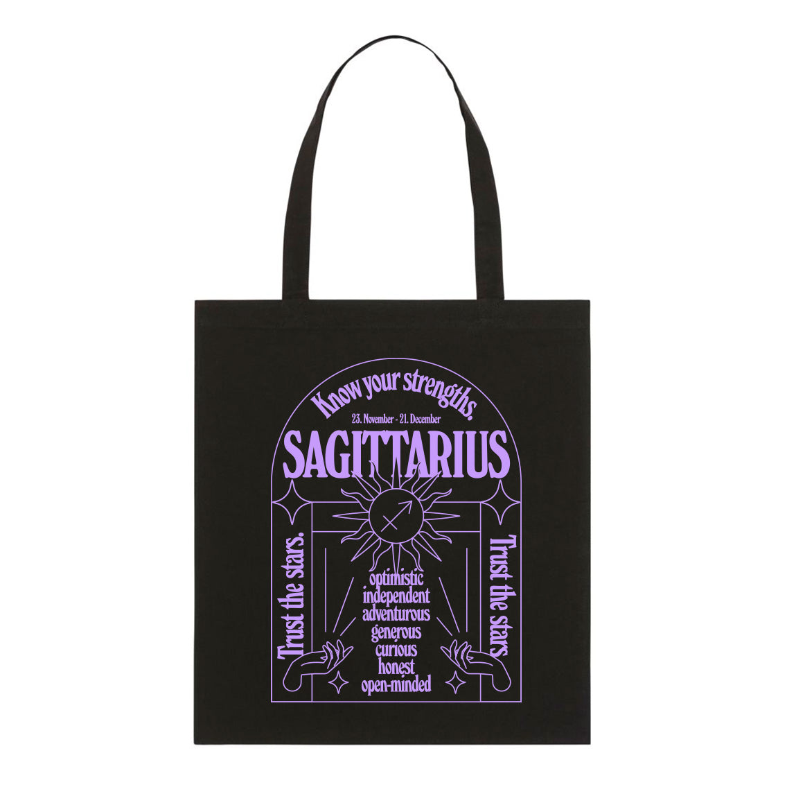 Schwarzer Stoffbeutel mit lila Sagittarius-Design. Text: "Know your strengths," "Trust the stars," und positive Eigenschaften.