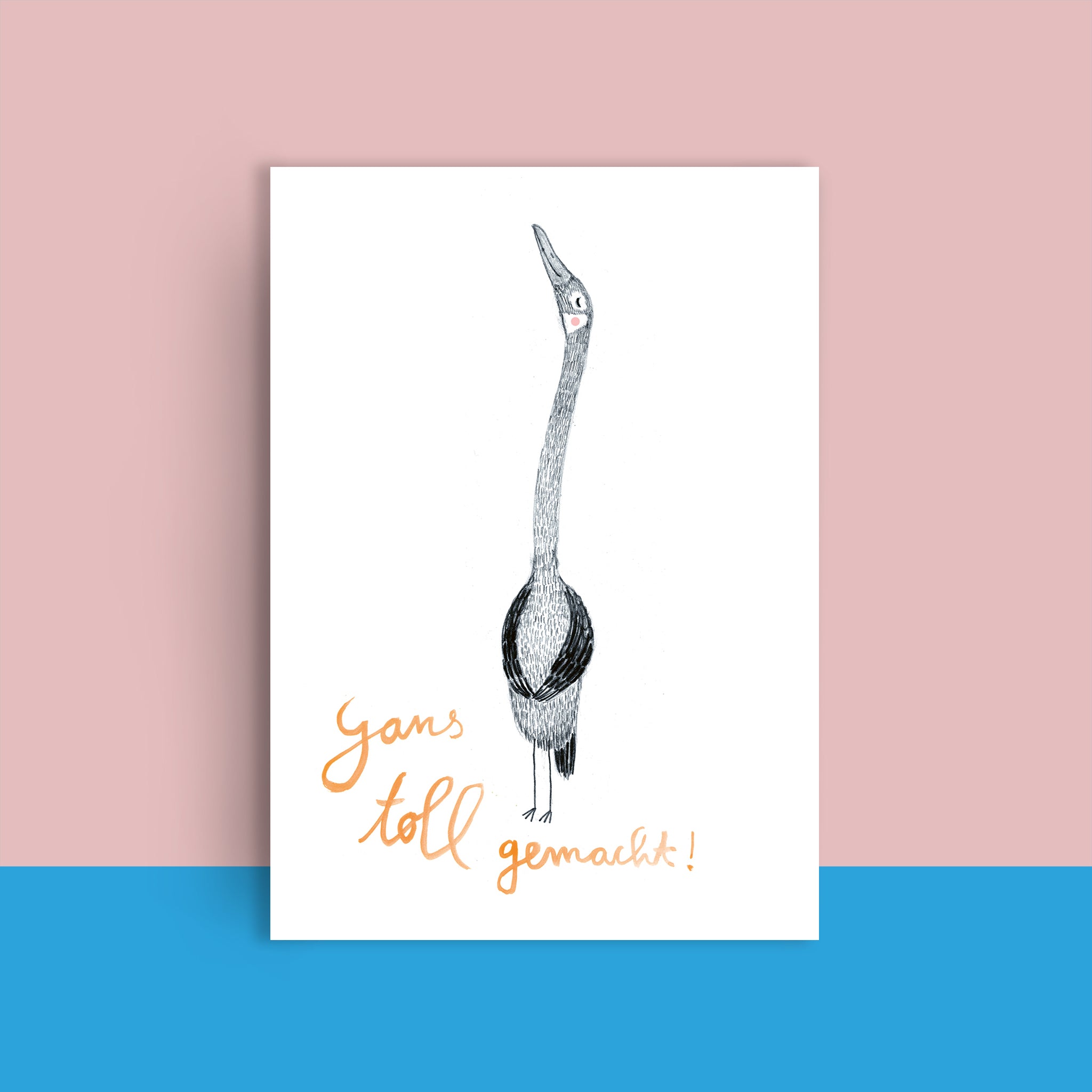 Illustration einer Gans mit dem Text "Gans toll gemacht!" auf einem zweifarbigen Hintergrund in Rosa und Blau.
