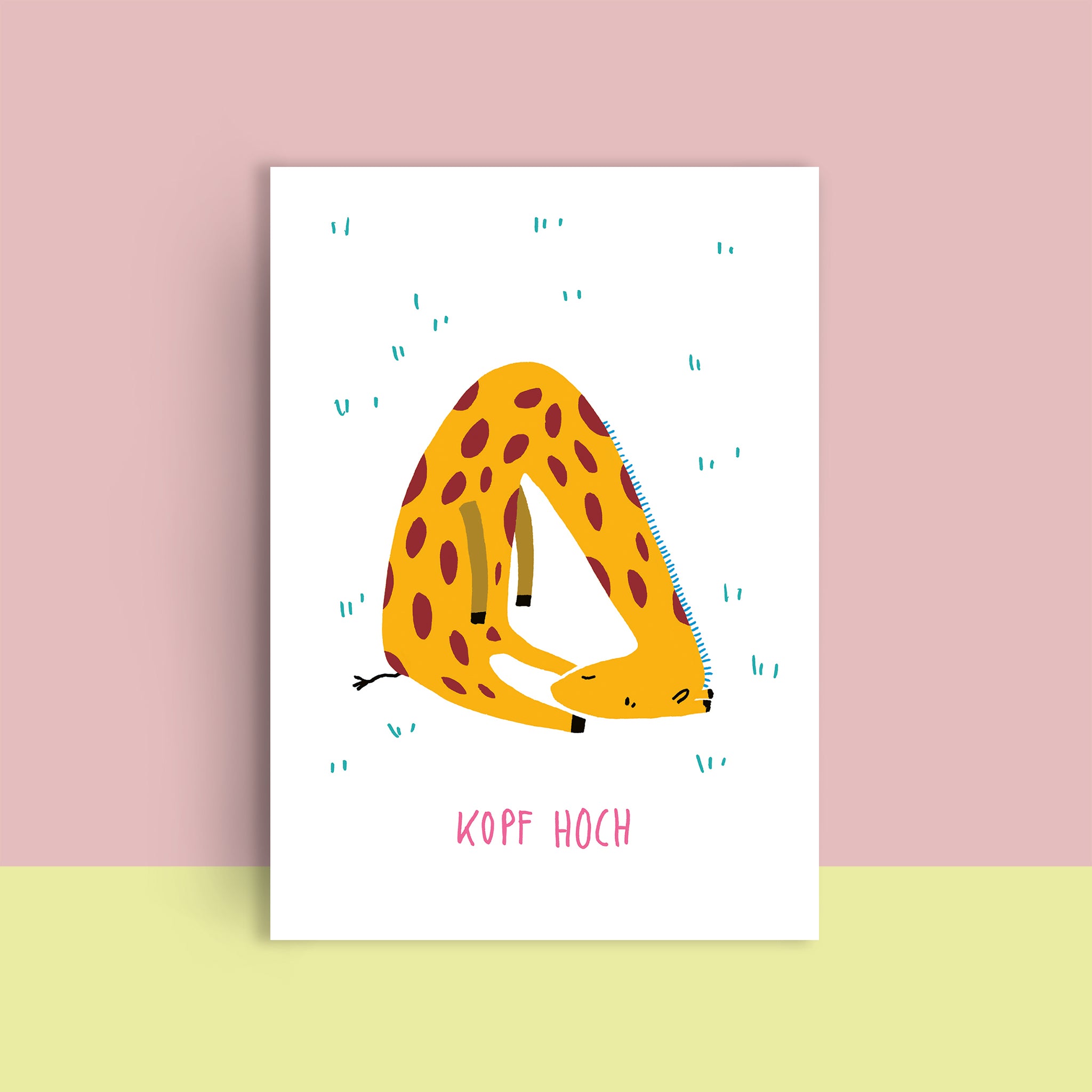 Illustration einer Giraffe in Yoga-Pose, umgeben von Gras, mit dem Text "Kopf hoch" auf weißem Hintergrund.