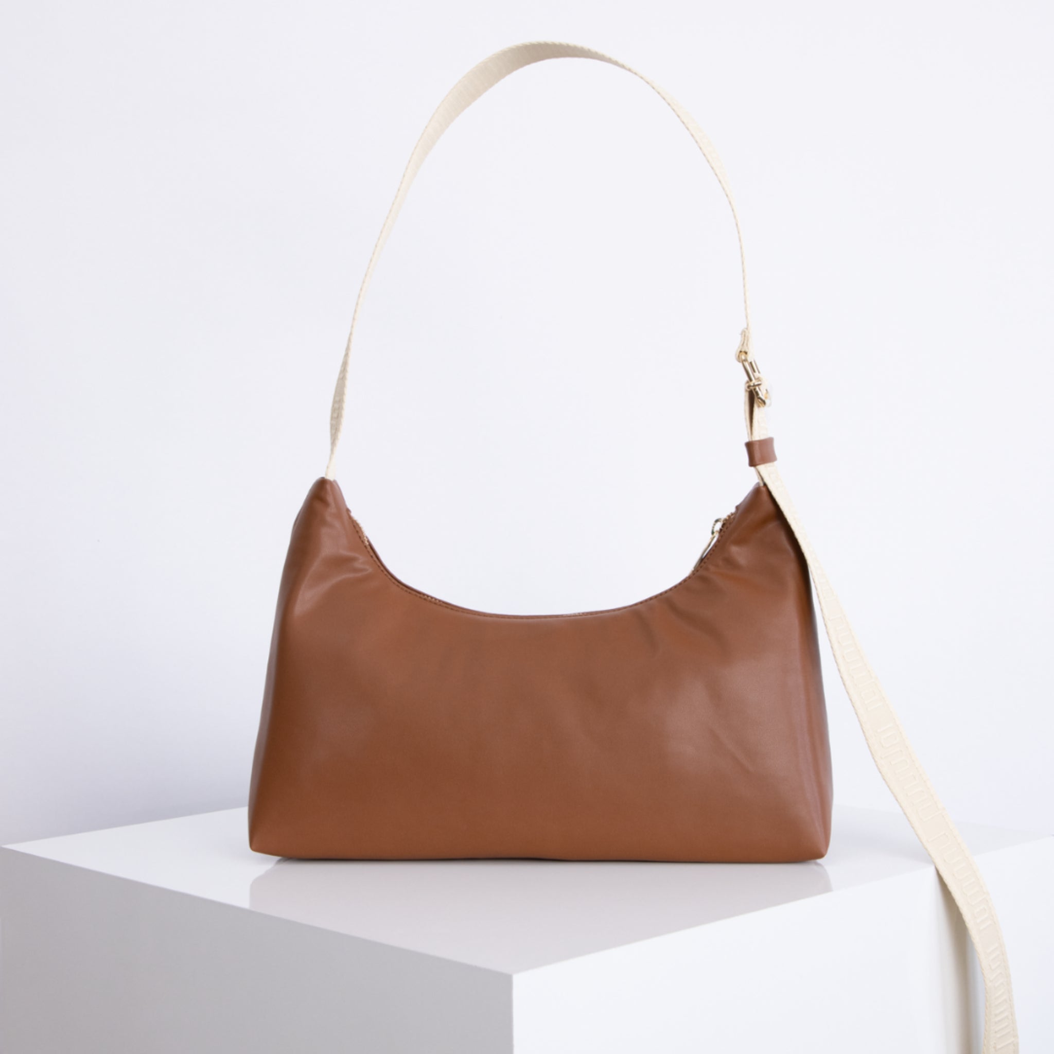 nuuwai Vegane Baguette Bag "MADDIE" Caramel Brown