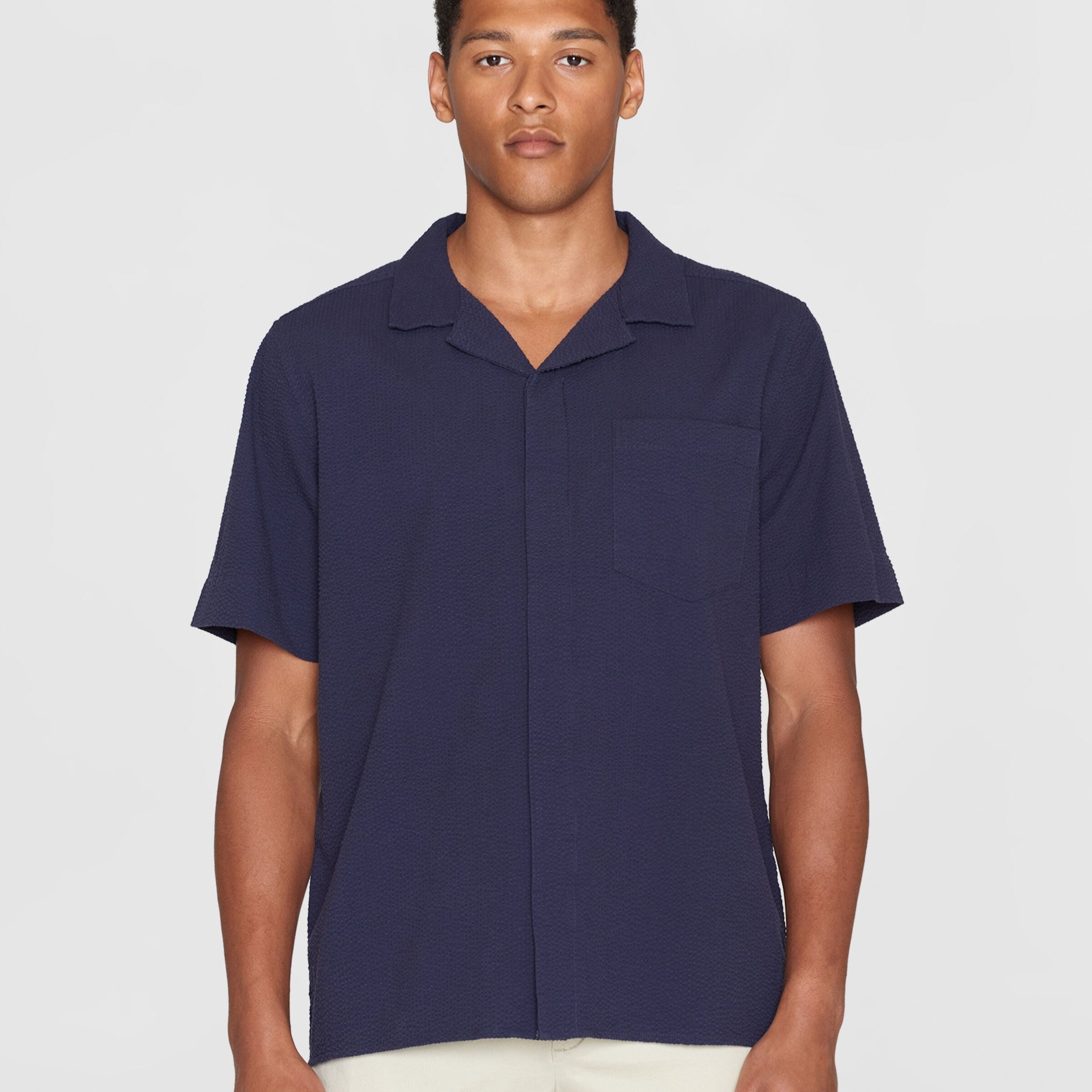 KnowledgeCotton Apparel Box Hemd "Seersucker" Blau (Night Sky)