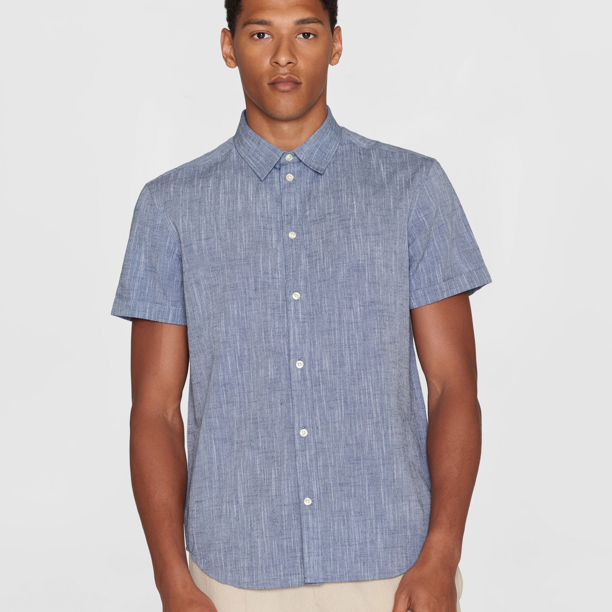 KnowledgeCotton Apparel Regular Kurzarm Leinenhemd Blau (Total Eclipse)