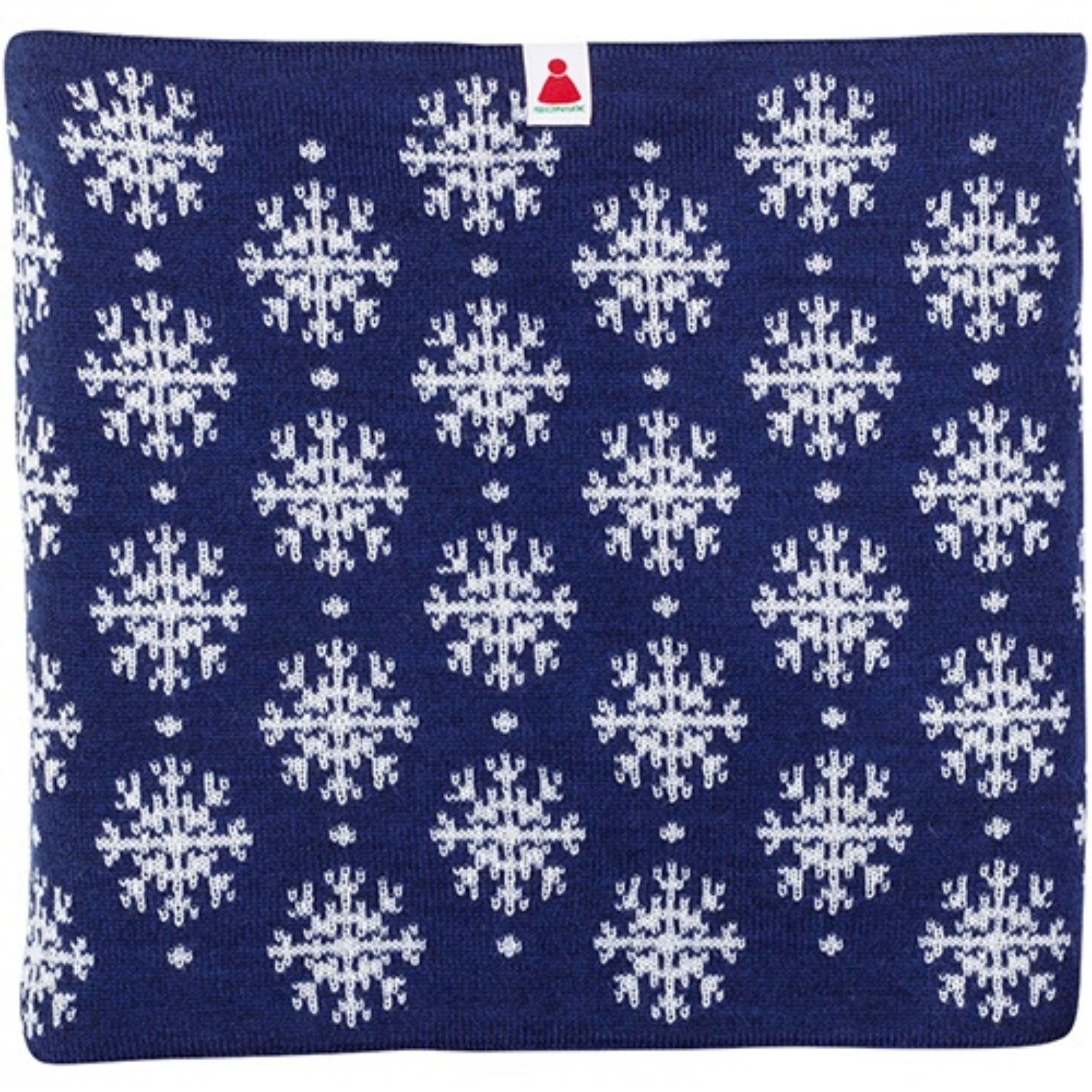 Ein blaues, rechteckiges Gewirke mit einem sich wiederholenden Muster aus weißen Schneeflocken, die in Reihen angeordnet sind. Ein kleines rot-weißes Schildchen befindet sich oben in der Mitte.