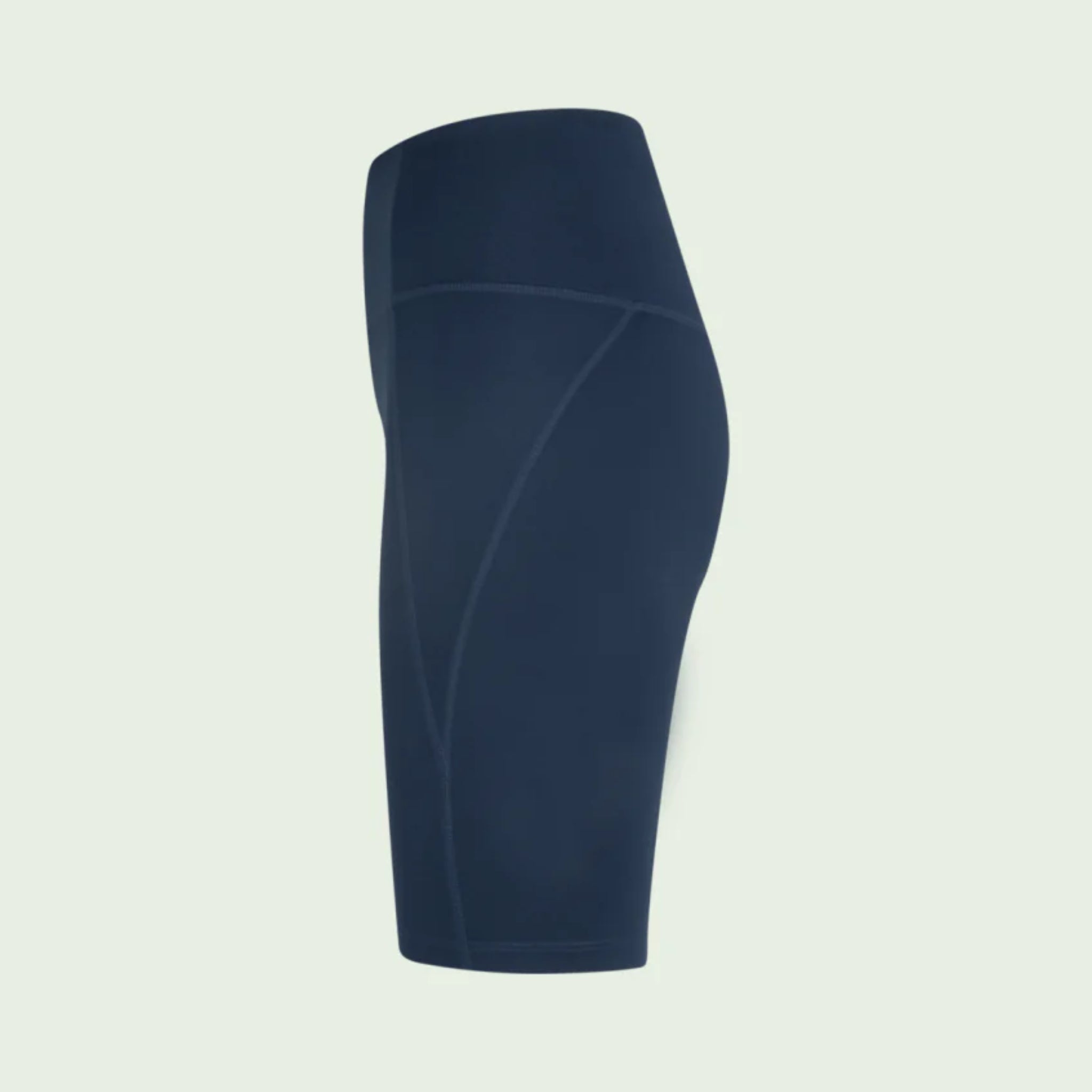 Schwarze, eng anliegende Radlerhose mit hohen Bund, von der Seite auf einem neutralen Hintergrund abgebildet.