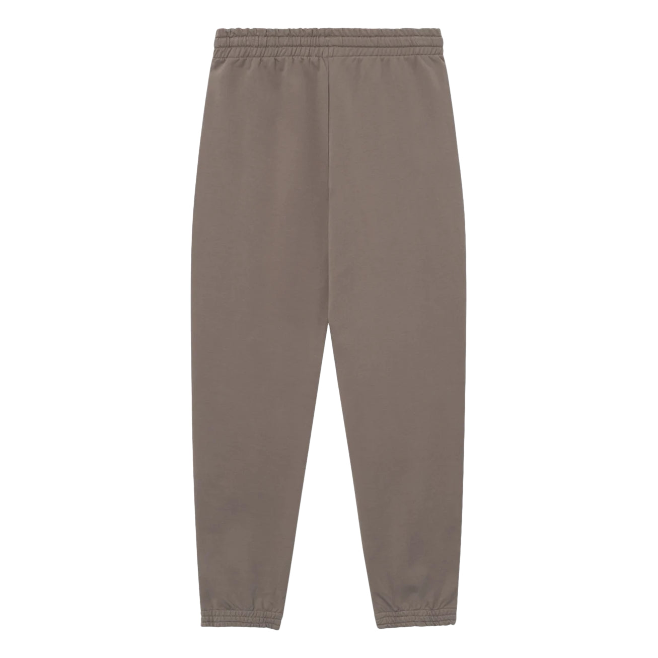Braune Jogginghose mit elastischem Bund und elastischen Bündchen, flach auf weißem Grund.