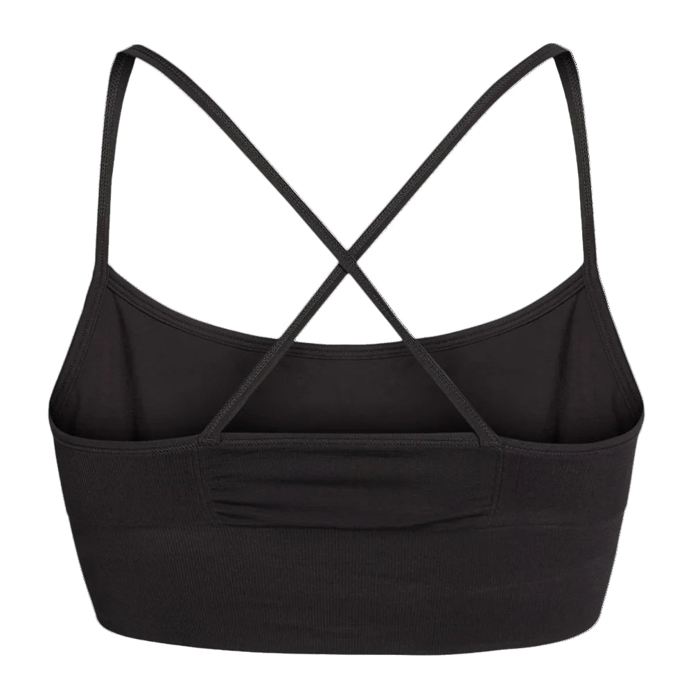 Ein schwarzer Bralette mit dünnen Spaghettiträgern, die sich im Rücken überkreuzen, auf einfarbig weißem Hintergrund.