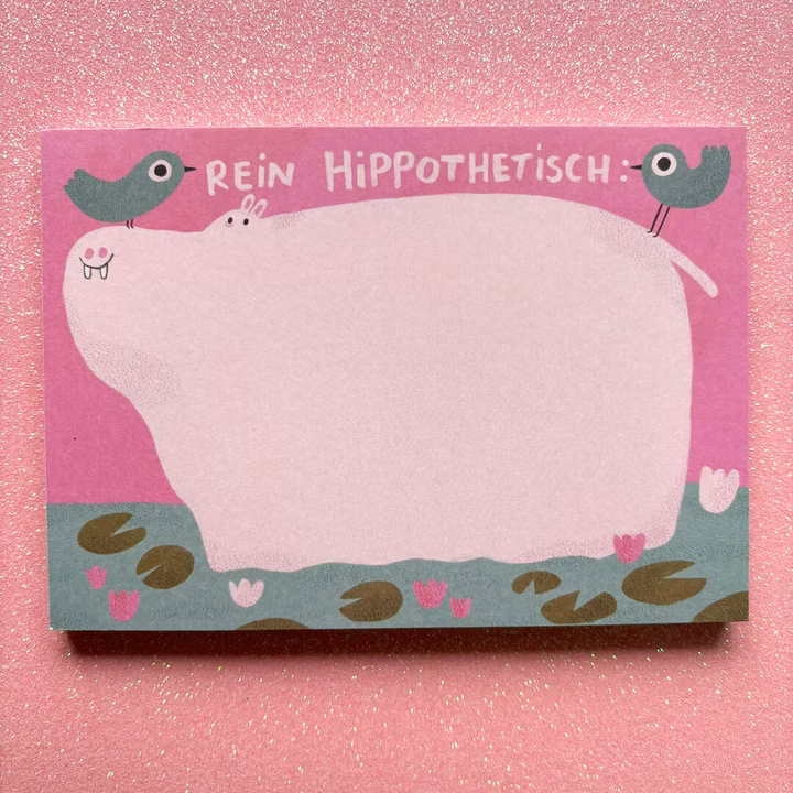 Illustration eines Nilpferds mit zwei Vögeln und dem Text „Rein Hippothetisch“ auf rosa-glitzerndem Hintergrund.