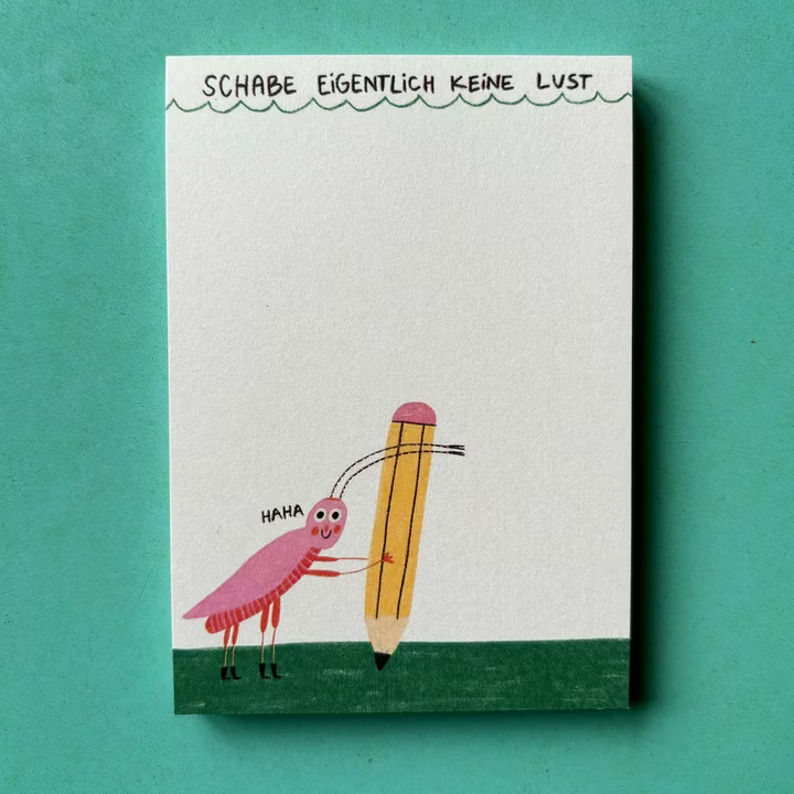 Eine gezeichnete Schabe lacht, während sie einen gelben Bleistift umarmt. Text oben: "SCHABE EIGENTLICH KEINE LUST".