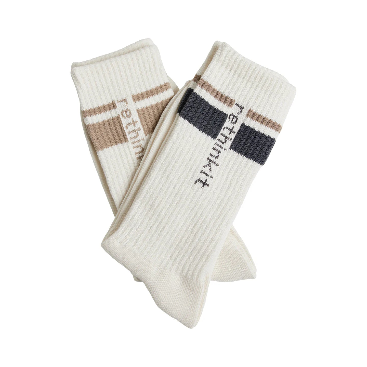 Weiße gerippte Socken mit braunen und schwarzen Streifen und der Aufschrift "re-thinkit".
