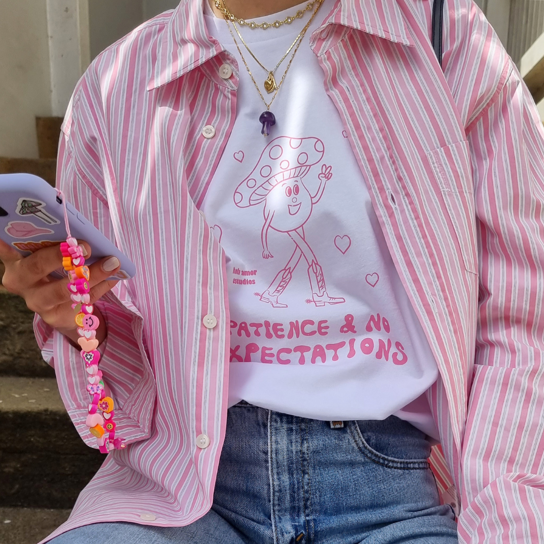 Hola Amor Estudios T-Shirt "Stay Groovy Shirt" L Weiß Pink