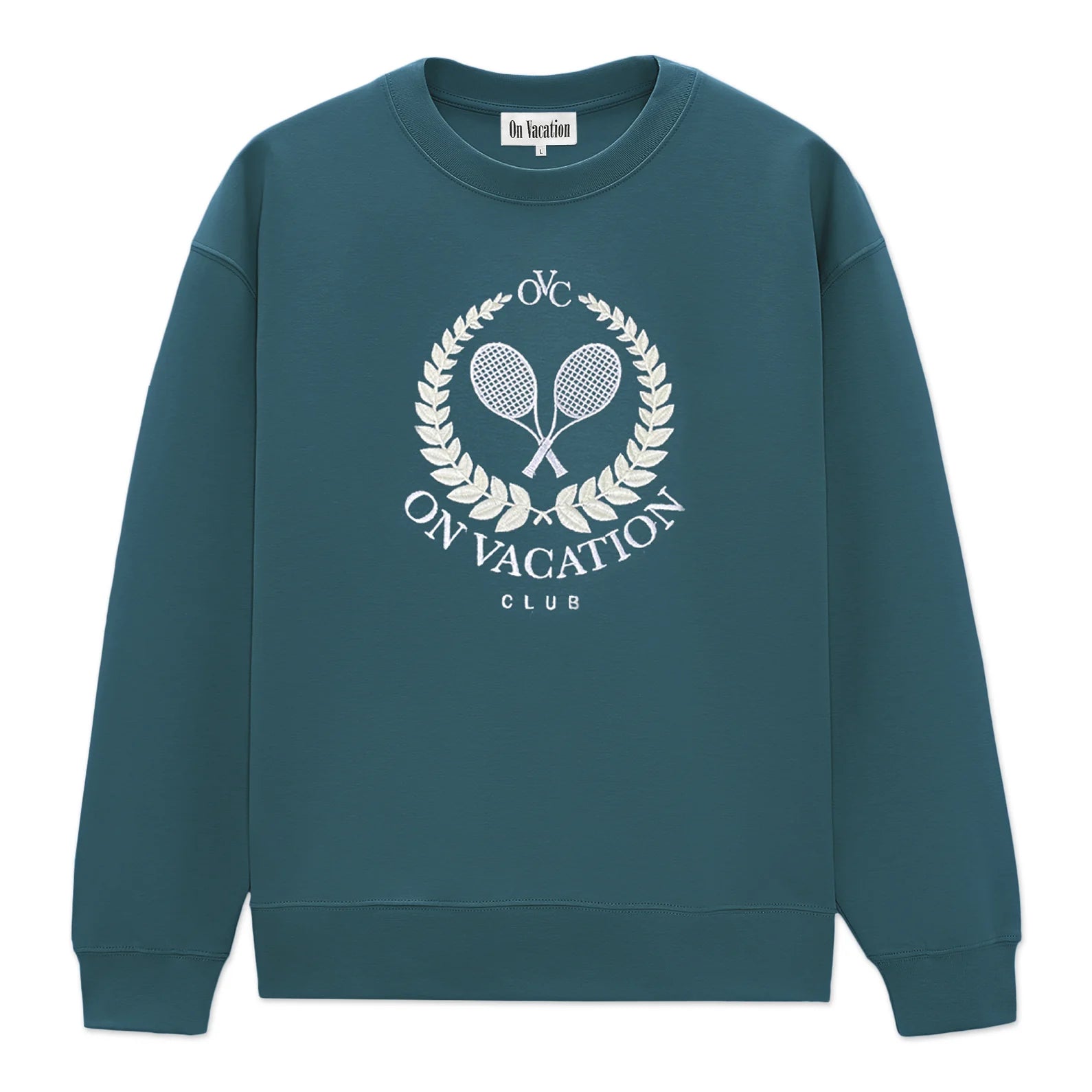 Dunkelblauer Pullover mit "ON VACATION CLUB"-Aufdruck, gekreuzten Tennisschlägern und Lorbeerkranz-Design.