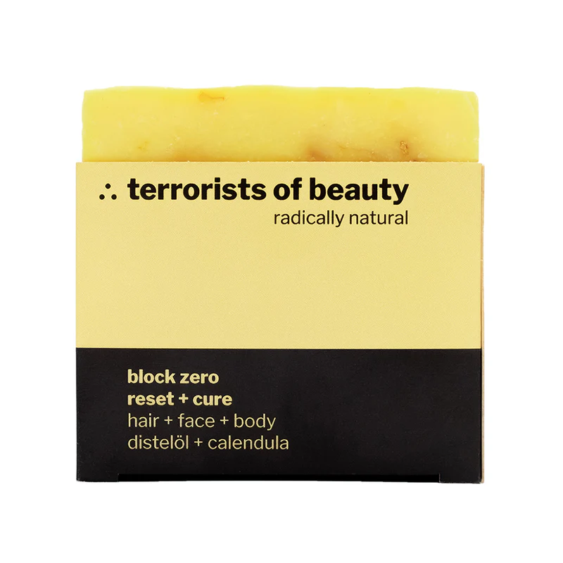 Gelbe Naturseife mit der Aufschrift "terrorists of beauty" und Produktdetails für Haare, Gesicht und Körper.
